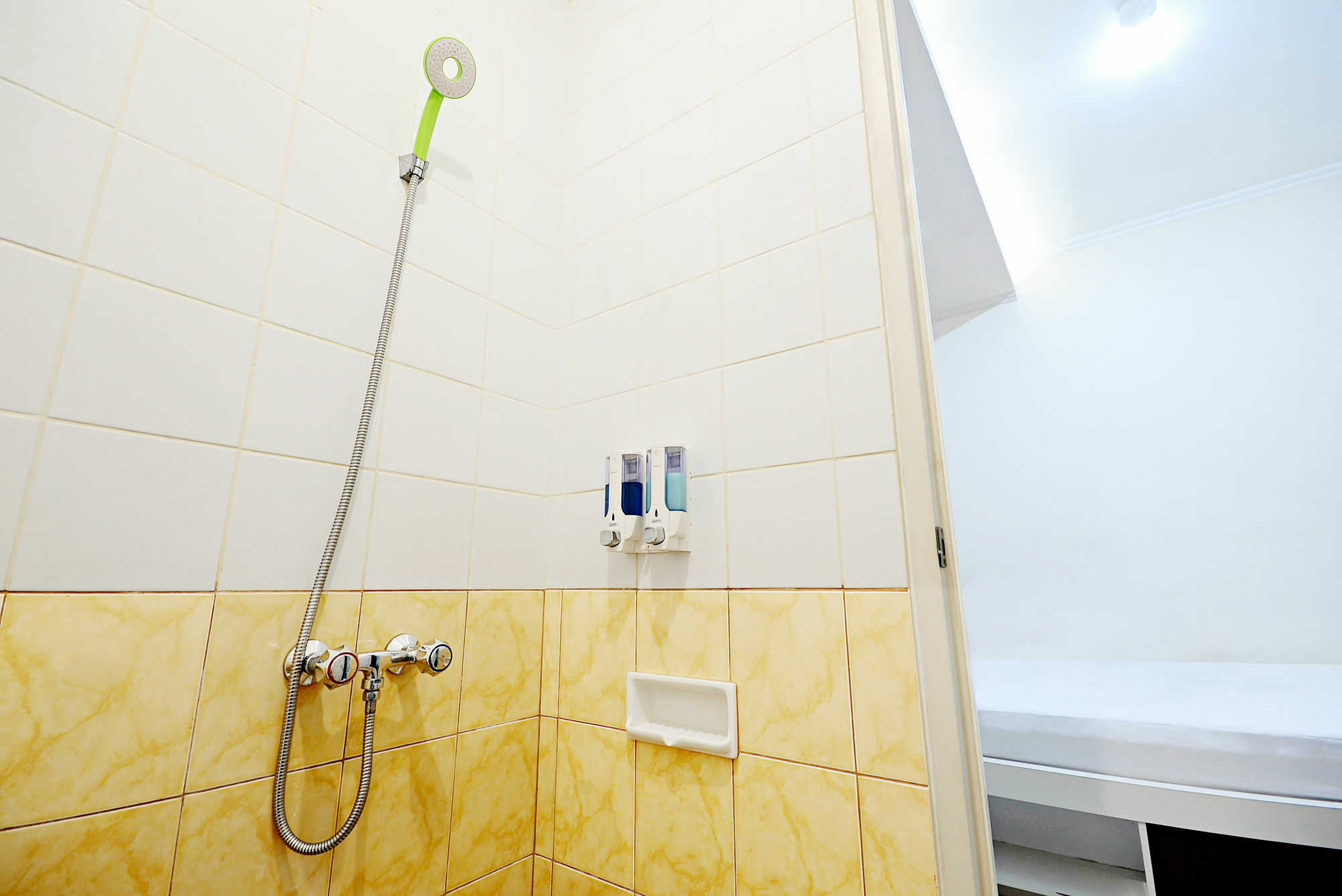 Zen Rooms Cideng Barat Jakarta Ngoại thất bức ảnh
